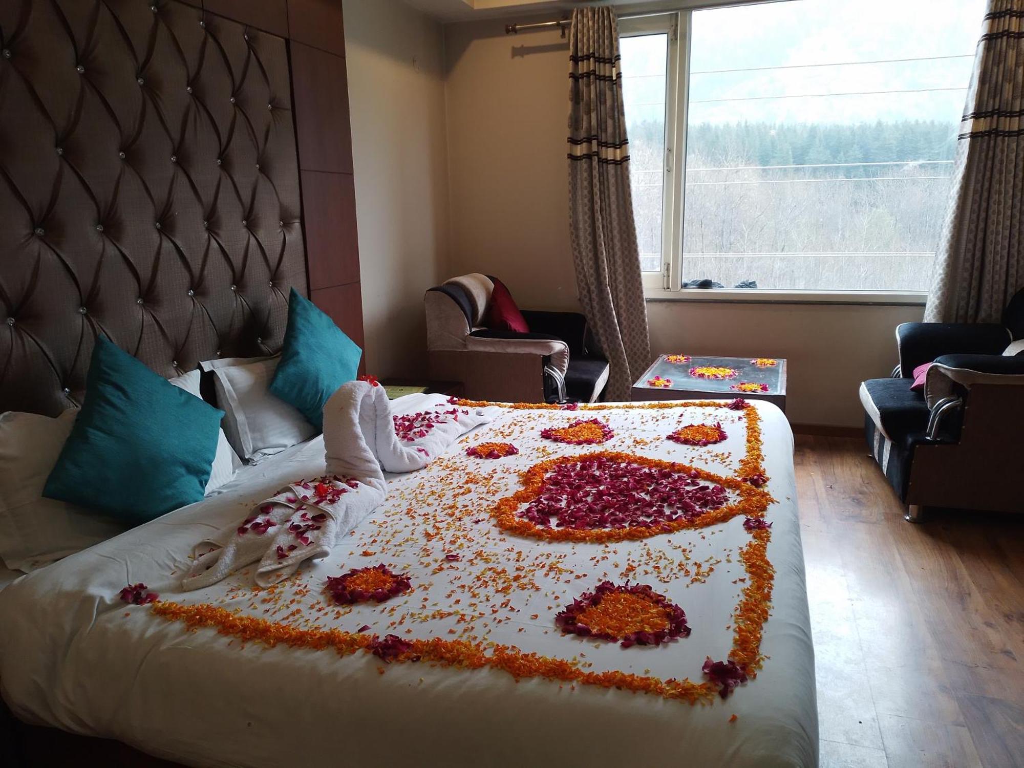 Hotel Neelam Manali Near Volvo Bus Stand Manali Экстерьер фото
